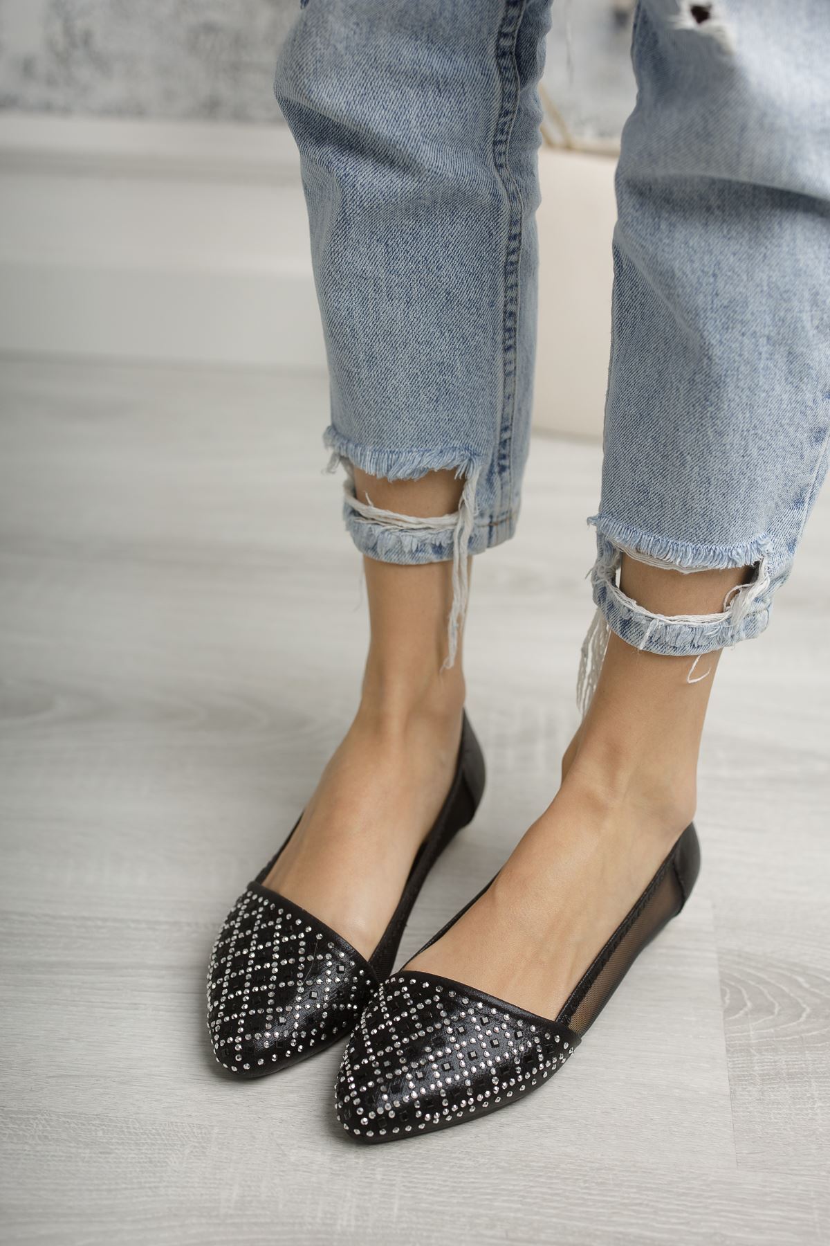 Yanı Fileli  Üstü Taşlı Siyah Babet