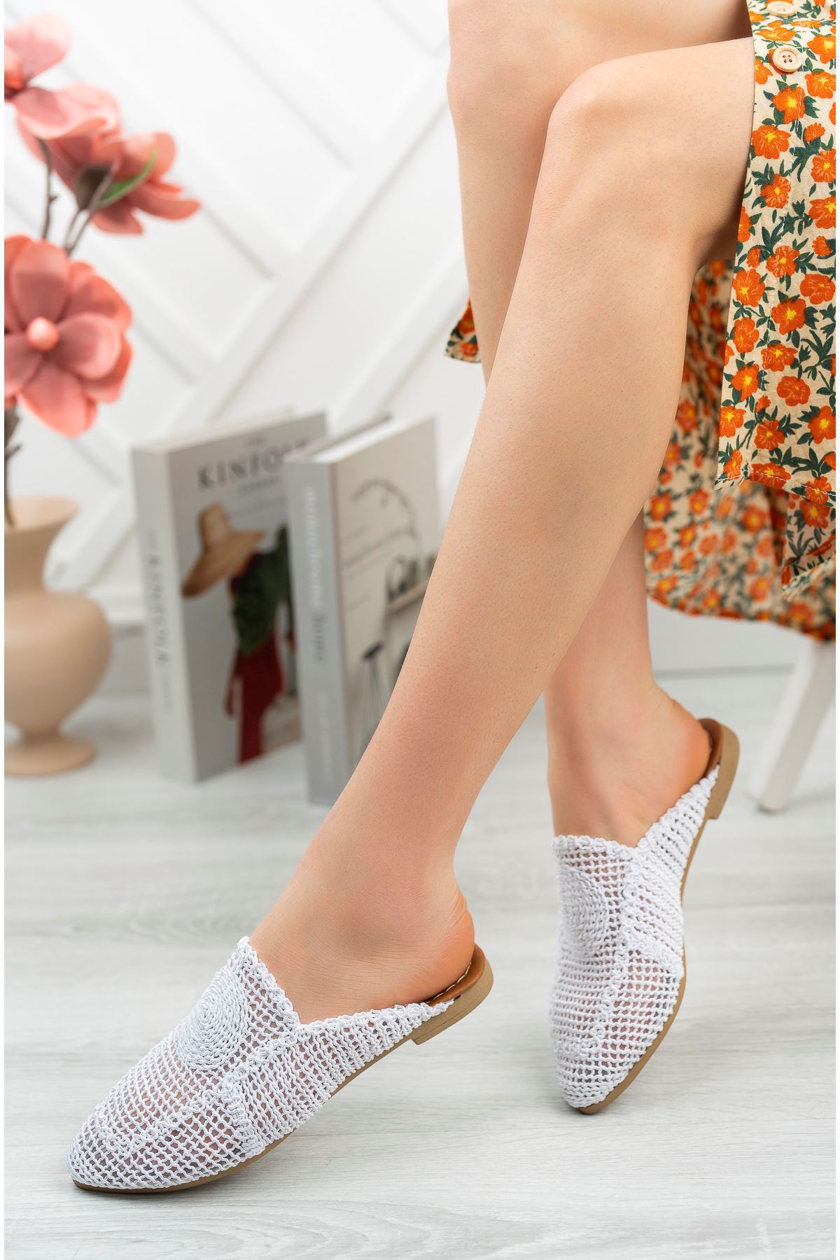 Beyaz Örgülü Kadın Terlik