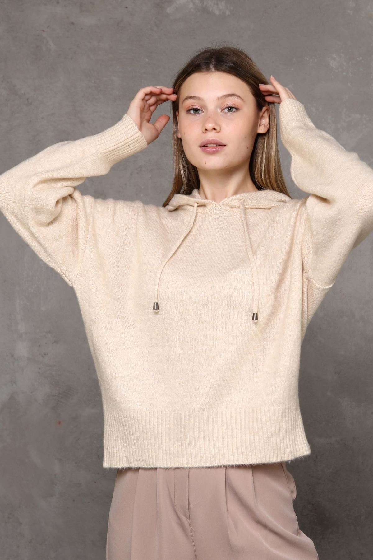 Kapşonlu Triko Kadın Kazak