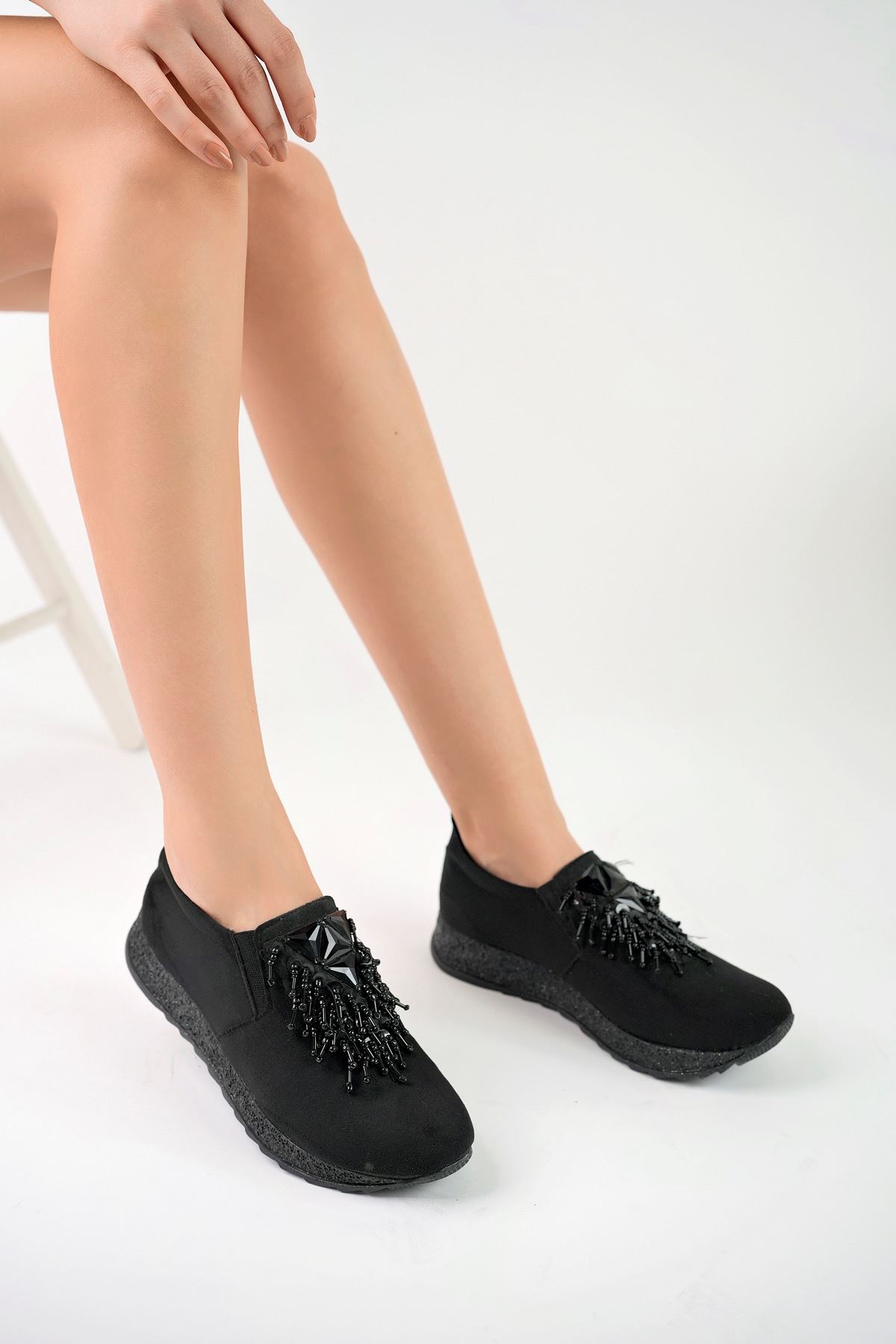 Simli Taban Taşlı Siyah Ayakkabı