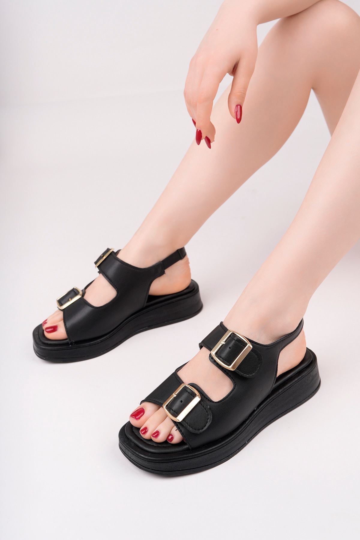 Dolgu Topuk Siyah Kadın Ayakkabı