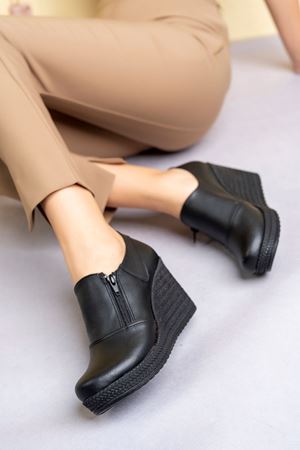 Dolgu Taban Yandan Fermuarlı Siyah Cilt Ayakkabı