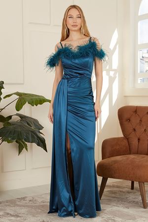 Yırtmaçlı Üstü Tüylü Kadın Abiye Elbise