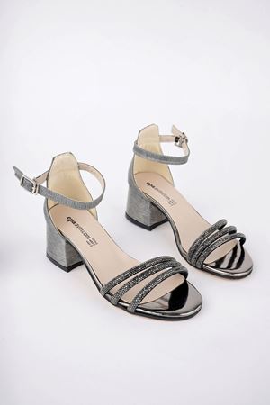 Topuklu Üç Bant Taşlı Platin Kız Çocuk Ayakkabı