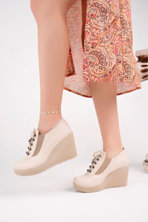 Dolgu Topuk Kancalı Krem Cilt Kadın Ayakkabı