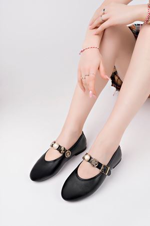 Tokalı Siyah Cilt Kadın Ayakkabı